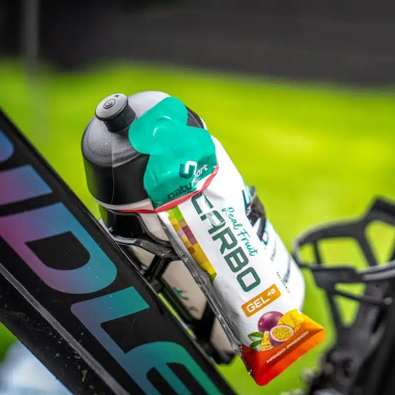 Natusport Bidon en Real Fruit Carbo Gel op de fiets